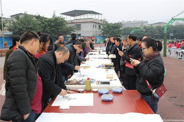 老教师何伯澄先生及其率领的汉嘉书画院的10名书画家,嘉州画院秘书长