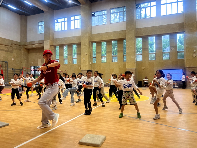 课例展示  体育组谢国锐《棒球》